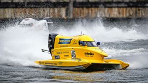 Wenn sich das Wasser in eine Rennstrecke verwandelt: Maximilian Stilz in seinem neuen Formel-4-Boot auf der Londoner Themse. Foto: Palfrader