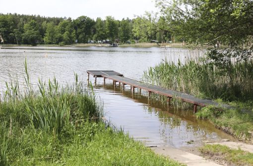 Einer der beiden vermissten Männer wurde nun tot im See im Norden Brandenburgs gefunden. Foto: dpa/Jörg Carstensen