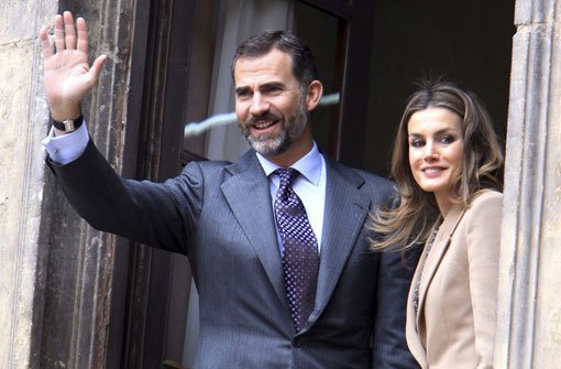 Spaniens Kronprinz Felipe und seine Frau Letizia stehen vor einer großen Herausforderung: Gelingt es dem künftigen Königspaar, die Monarchie wieder populär zu machen? Foto: dpa