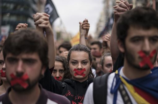 In katalanischen Teil Spaniens ist die Empörung nach dem Referendum groß. Foto: AP