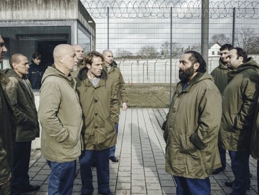 Tatort: Das Wunderkind: Im Gefängnis herrscht das Recht des Stärkeren. Foto: BR/Sappralot Productions GmbH/Hendrik Heiden