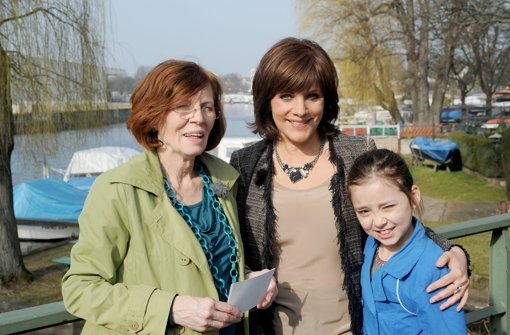 RTL-Moderatorin Birgit Schrowange (Mitte) mit Annegret R. und ihrer jüngsten Tochter (9) Foto: RTL;Infonetwork