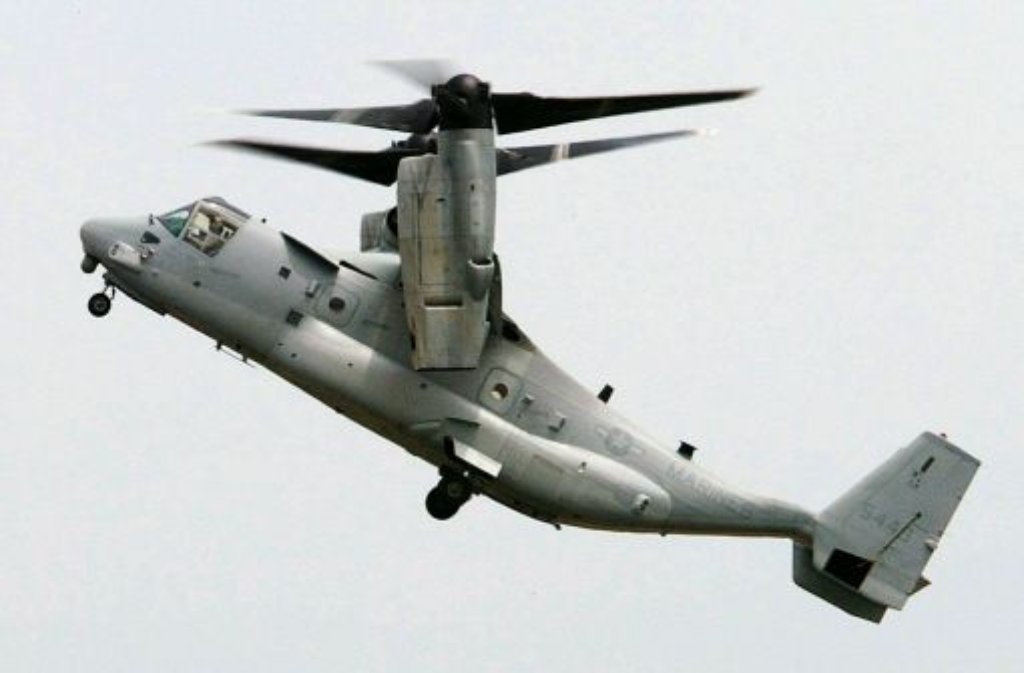 Es ist schnell, es ist groß - und vor allem ist es laut: Die MV-22B Osprey, ein sogenanntes Kipprotor-Wandelflugzeug, ist derzeit in Stuttgart zu sehen. Das US-Marine-Corps macht Testflüge mit dem auch als Fischadler bezeichneten Flugzeug. Foto: dpa/Archivbild