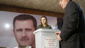 Vor der Wahl in Syrien werden die Urnen versiegelt. Foto: dpa