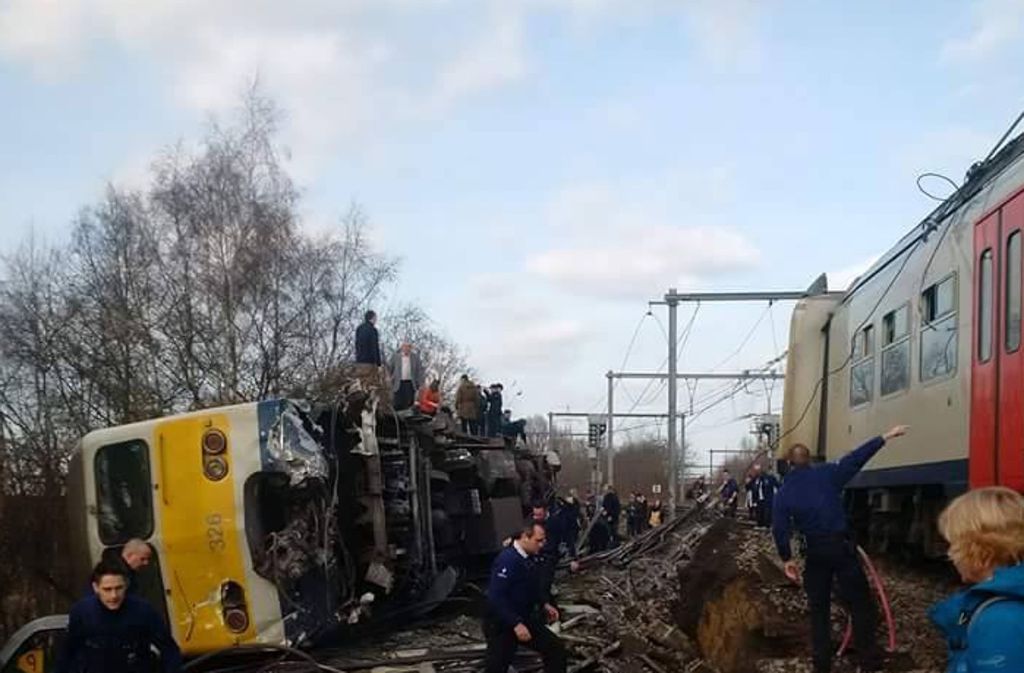 Ein Zugunglück in Belgien forderte mehrere Verletzte.