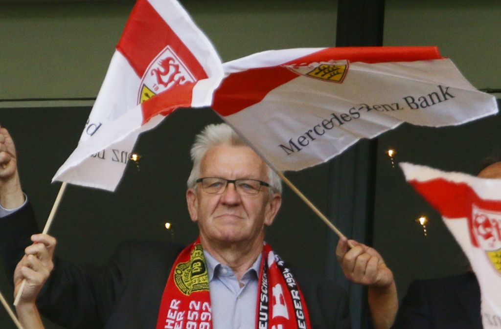 Ministerpräsident Wilfried Kretschmann ist Fan des VfB Stuttgart. Beim Thema Geisterspiele bleibt er aber vorsichtig. Foto: Baumann