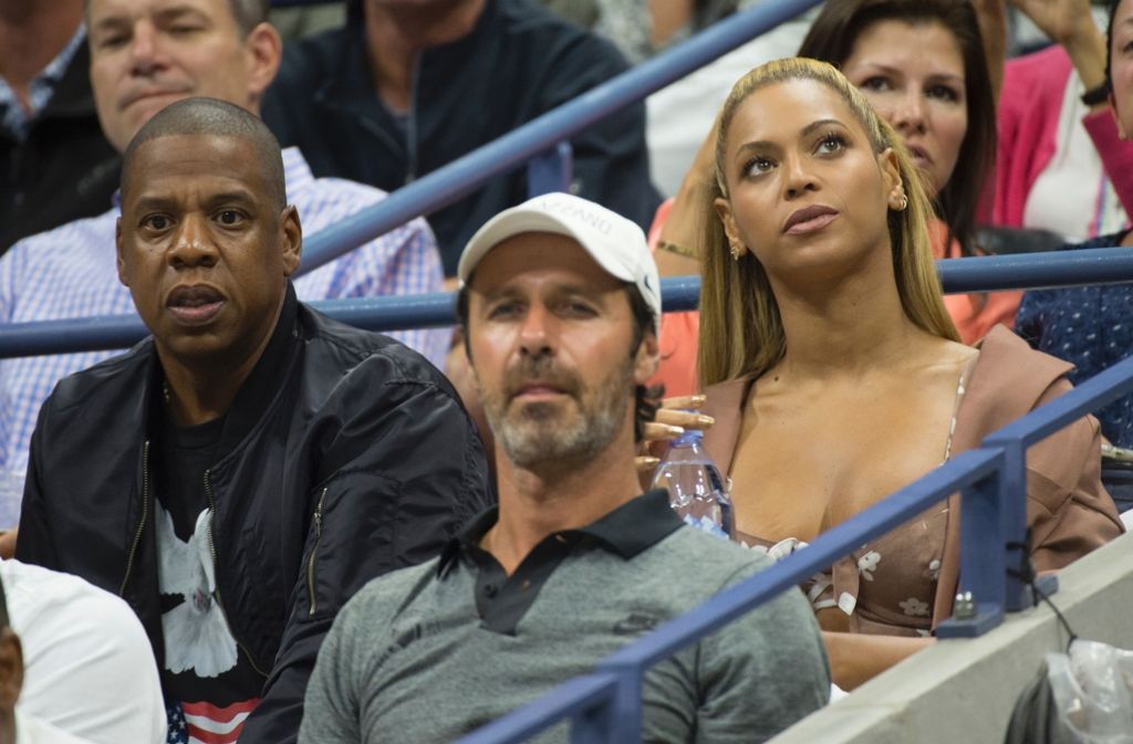 Sängerin Beyoncé und Ehemann Jay-Z als Zuschauer bei den US Open. Welche Promis außerdem den Tennisprofis zujubelten, zeigt unsere Bildergalerie.