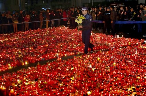 Ein Meer von Lichtern für die Opfer der Brandkatastrophe in einem bukarester Nachtclub. Foto: DPA