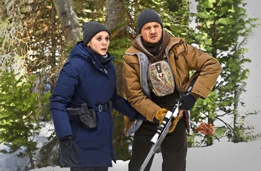 Elisabeth Olsen als FBI-Agentin Jane Banner und Jeremy Renner als Wildhüter Cory Lambert in einer Szene von „Wind River“. Foto: dpa