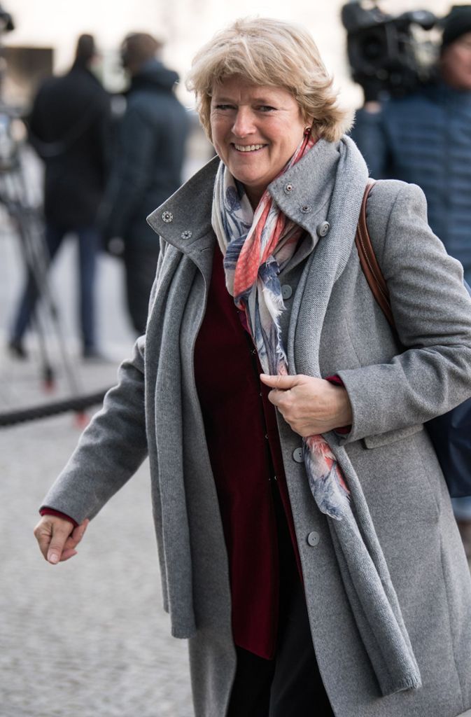 Die Kulturstaatsministerin Monika Grütters (56) hat schon vor der Wahl keinen Hehl daraus gemacht, dass sie gern wieder in ihr Büro im Kanzleramt einziehen würde. Dort ist sie seit 2013 im Rang einer Staatssekretärin für Kultur und Medien zuständig. Seit gut einem Jahr steht sie zudem an der Spitze der als besonders schwierig geltenden Berliner CDU.