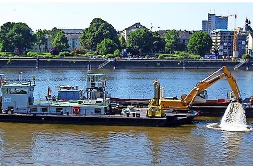 Der Löffelschwimmbagger „Greif zu“ untersteht ebenfalls dem Verkehrsministerium und fährt auf der Mosel und dem Rhein. Foto: WSA Koblenz