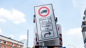 Fahrverbote für ältere Diesel-Fahrzeuge werden in Hamburg bereits vorbereitet. Foto: dpa