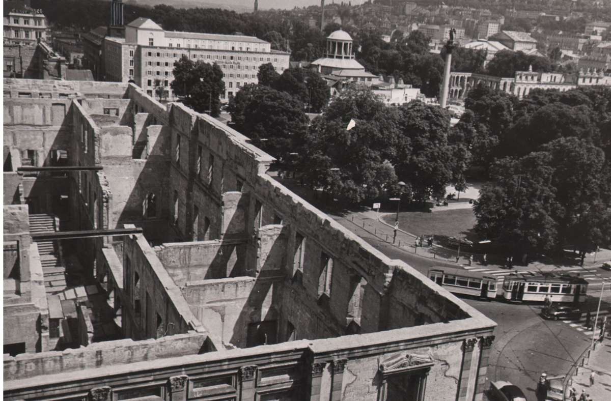 So stand die Ruine des Kronprinzenpalais’ jahrelang nach dem Krieg an der Königstraße. Foto: /Fritz Gramm