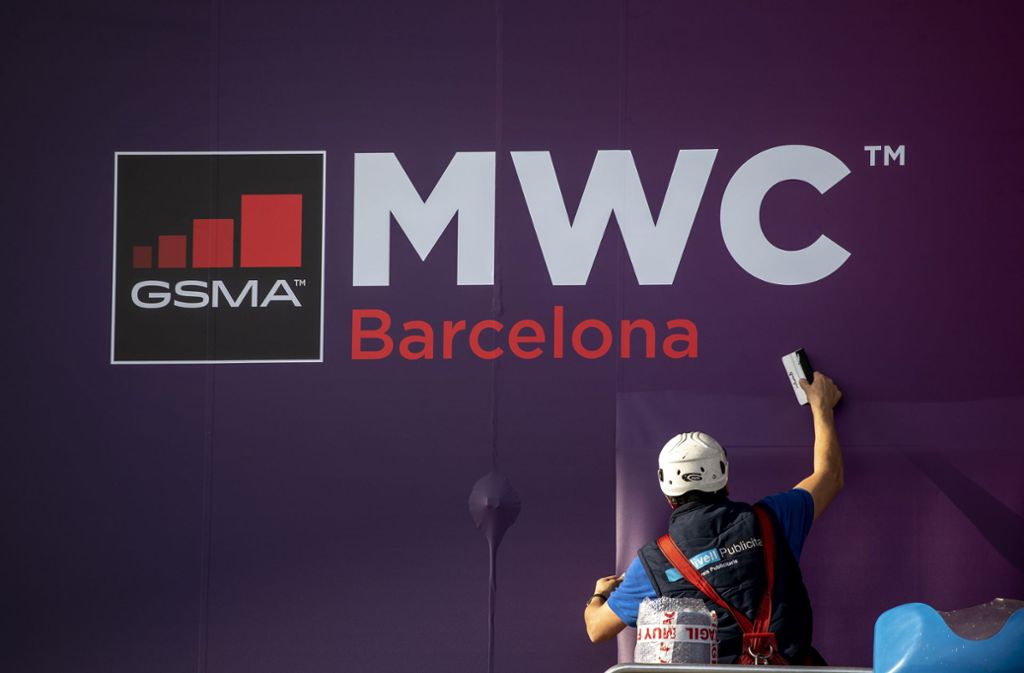 Viele Telekommunikationskonzerne kündigten an, der Mobilfunkmesse MWC fernzubleiben – wegen des Coronavirus. Foto: dpa/Emilio Morenatti