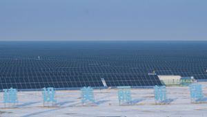 Für das laufende Jahr rechnet Chinas Industrieverband für Fotovoltaik mit bis zu 220 Gigawatt an neu installierter Solarenergie. Foto: Zhang Cheng/XinHua/dpa