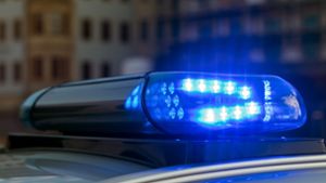 Autos bremsen und beschleunigen mehrmals  – Polizei sucht Zeugen