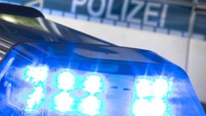Nach einem Unfall in Stuttgart-Mitte sucht die Polizei Zeugen (Symbolbild). Foto: dpa