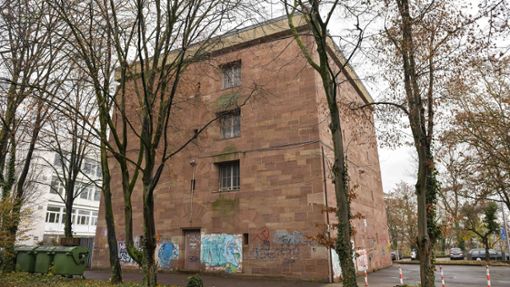 Wow-Wohnen statt Lost Place: Shirin Frangoul-Brückner will den Bunker in der Sickstraße in Stuttgart    in ein Mehrfamilienhaus umbauen. Foto: LICHTGUT/Max Kovalenko