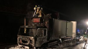 Lastwagen-Brand verursacht immensen Schaden