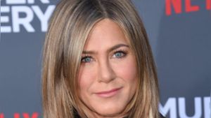 Jennifer Aniston zeigt sich mit grauen Haaren