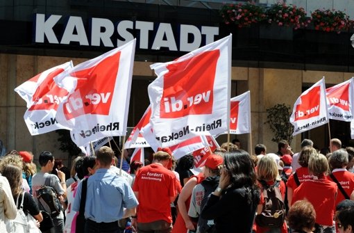 Bereits im Jahr 2009 hatte die Stuttgarter Karstadt-Belegschaft um ihre Jobs fürchten müssen. Foto: dpa