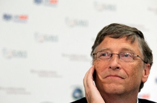 Bill Gates (Foto) hatte den Titel des reichsten Menschen der Welt vor einigen Jahren verloren - auch weil der Microsoft-Gründer großzügig spendet. Jetzt öffnet ihm der Wertverlust beim Vermögen des Telekom-Moguls Carlos Slim den Weg zurück an die Spitze. Foto: dpa