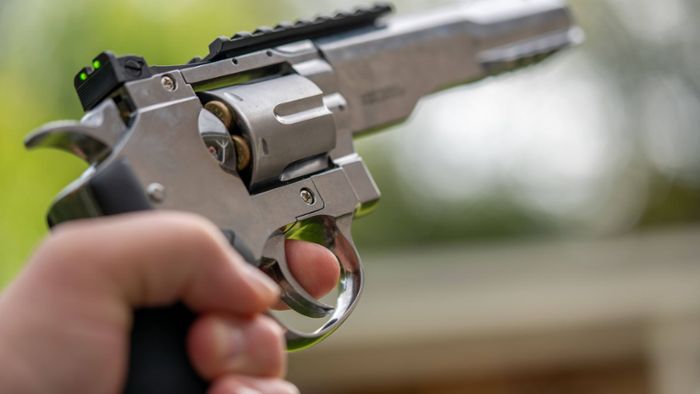 Autofahrer mit Schusswaffe bedroht – Polizei sucht Zeugen