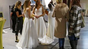 Bei Hochzeitskleidern ist die Farbe Weiß immer im Trend Foto: Eva Herschmann