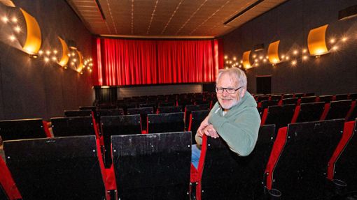 Seit 50 Jahren Chef im Weiler Kino: Wolfgang Mareczek. Foto: Jürgen Bach