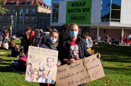 Demonstranten im Oberen Schlossgarten in Stuttgart Foto: Lichtgut/Max Kovalenko