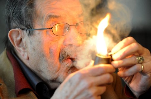 Literaturnobelpreisträger Günter Grass hat sich erneut in Versform zu einem tagesaktuellen Thema zu Wort gemeldet. Foto: dpa