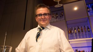 Der Berliner Barkeeper Michael Prescher hat die deutsche Cocktailmeisterschaft gewonnen. Prescher machte mit seinem Drink „Good Morning Glasgow“ am späten Montagabend in Stuttgart das Rennen. Foto: FRIEBE|PR/ Sven Friebe