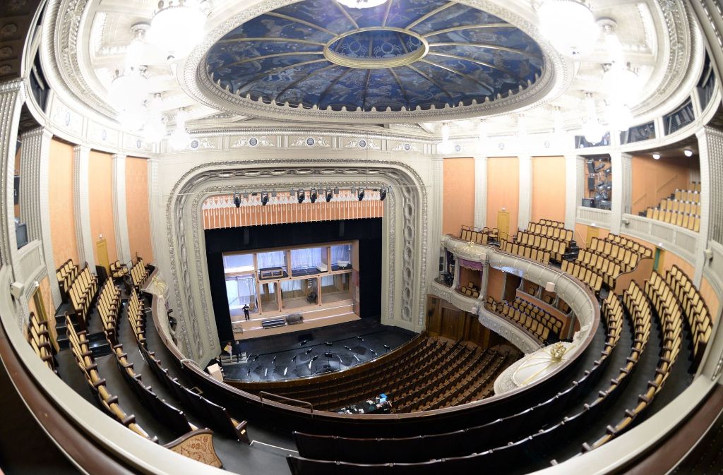 Das Stuttgarter Opernhaus: schön, aber renovierungsbedürftig Foto: dpa
