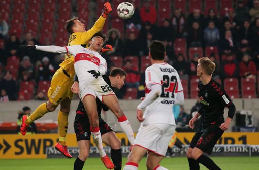 Wildes Getümmel: Der VfB Stuttgart mühte sich gegen den SC Freiburg, mehr als ein 2:2 war am Ende aber nicht zu holen. Foto: Baumann
