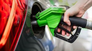 Benzin und Diesel sind zu Jahresbeginn etwa sechs Cent teurer geworden (Symbolbild). Foto: dpa/Sven Hoppe