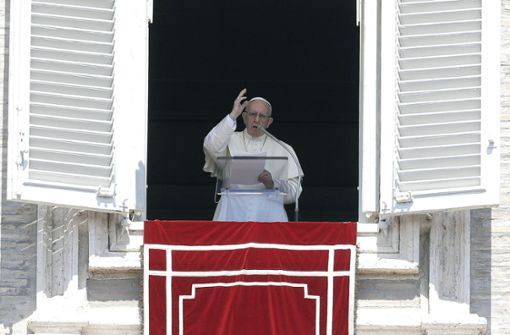 Papst Franziskus, hier beim Agelus-Gebet am 19. August, hat in einem Brief die Missbrauchsfälle in der Kirche verdammt. Foto: AP