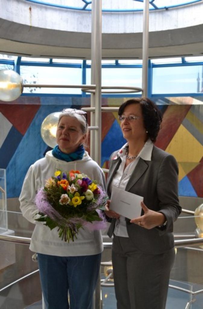 Der 25-millionste Badegast Badegast Elke Dietrich (links).