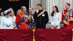 Queen Elizabeth II. hat mit der farbenprächtigen Parade Trooping the Colour ihren 88. Geburtstag nachgefeiert. Foto: EPA