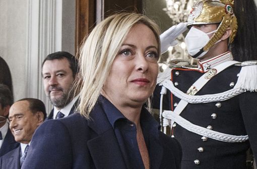 Regierungschefin Georgia Meloni, links ihr Vize Matteo Salvini, ganz links Silvio Berlusconi Foto: dpa/Roberto Monaldo