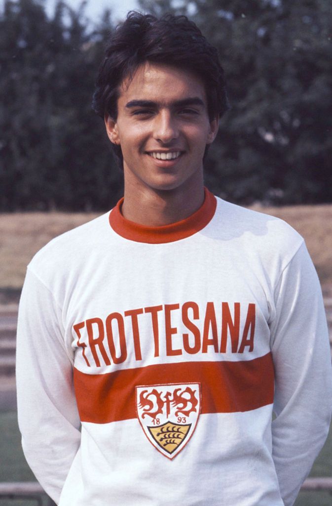 In Stuttgart geboren und aufgewachsen, startete er seine Karriere 1975 beim VfB Stuttgart. Sieben Jahre blieb er bei den Schwaben, bevor er nach Italien zu Inter Mailand wechselte.