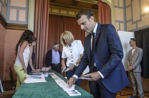 Emmanuel Macron und seine Frau Brigitte vor der Wahl. Foto: dpa