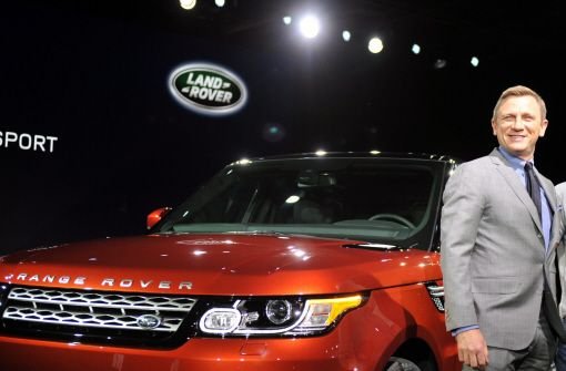 Durch und durch britisch: Bond-Darsteller Daniel Craig stellt auf der Auto Show in New York den Range Rover Sport vor. Foto: dpa