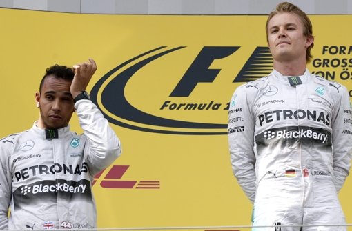 Lewis Hamilton (li.) und Nico Rosberg: Die Silberpfeil-Piloten trennt mehr als sie eint Foto: dpa