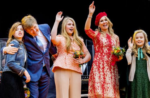 Fünf Jahre auf dem niederländischen Thron: König Willem-Alexander, seine Frau Máxima und die Töchter Amalia (Mitte), Alexia und Ariane (rechts). Foto: Getty Images Europe