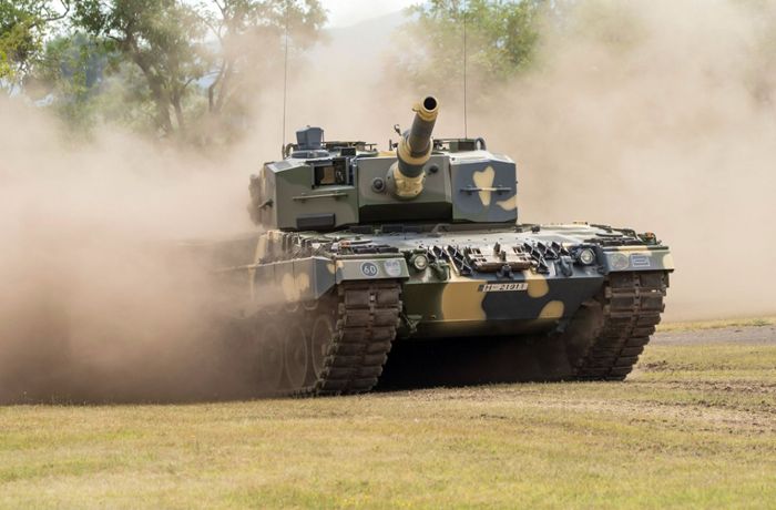 Diskussion über Leopard-Panzer: EU erhöht den Druck auf Kanzler Scholz