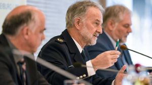 Polizeipräsident Bernhard Rotzinger bei der Pressekonferenz. Foto: dpa