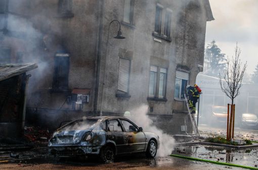Die Hitze des Großbrandes zerstörte   ein Auto. Foto: /7aktuell.de | Christina Zambito