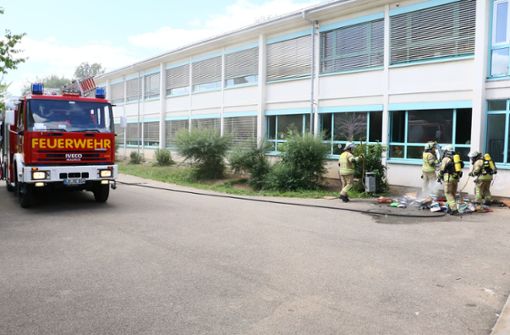 Bereits am 8. Juli war die Feuerwehr in der Grundschule im Einsatz. Foto: Andreas Rometsch