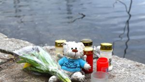 In der Nähe des Fundorts betrauern die Bürger Mannheims die Tragödie. Foto: dpa