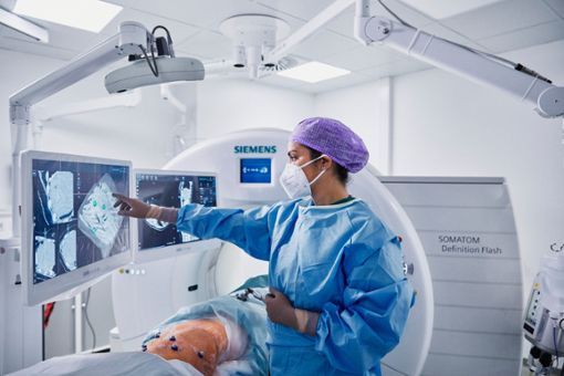 Mikrowellenablation: Mit diesem modernen Verfahren am Klinikum Stuttgart ist eine schonende Behandlung von Menschen mit Krebs der inneren Organe ohne Operation möglich.